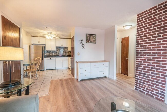 Building Photo - 141 Pierce St