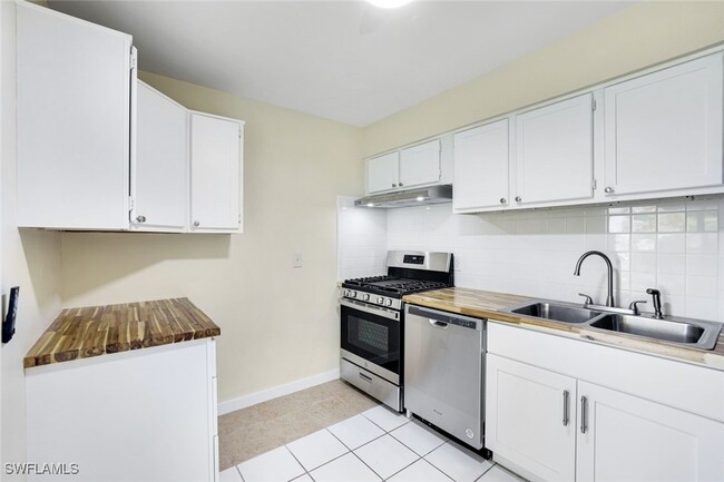 Building Photo - 527 Goodland Dr