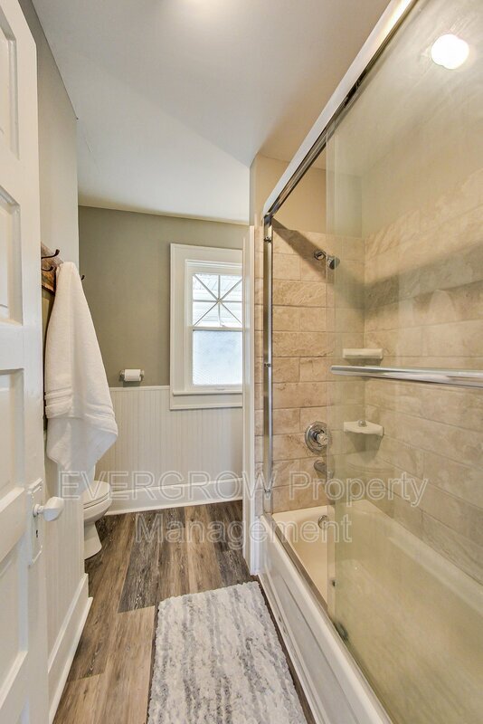 Building Photo - 3470 N Kenwood Ave