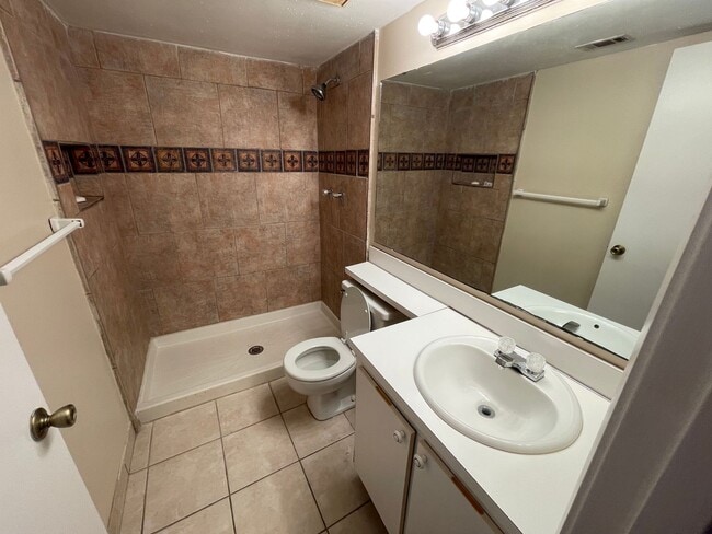 Building Photo - SANFORD: 2 Bed/2 Bath, 1st floor condo at ...