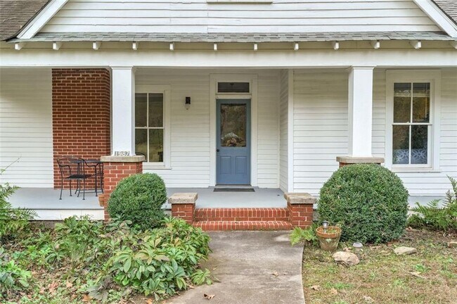 Building Photo - 1987 Knight Ct SE