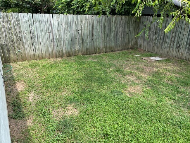 Building Photo - College Station - 3 bedroom /3 bath HOUSE Near TAMU!