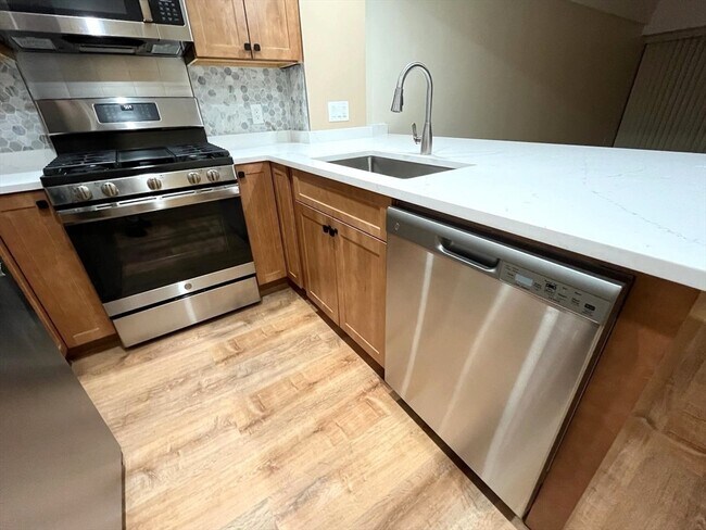 Building Photo - 42 8th St