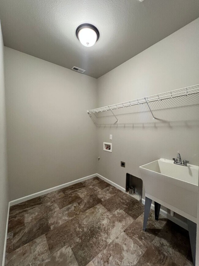Building Photo - Newer Construction Home in Mae Valley!