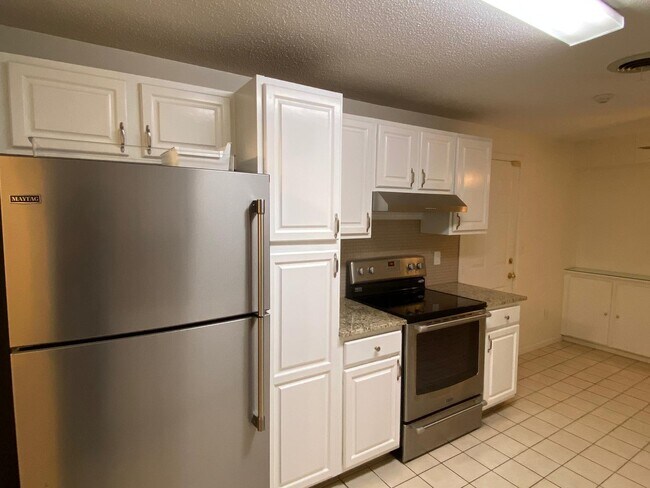 Primary Photo - 255 North Rd