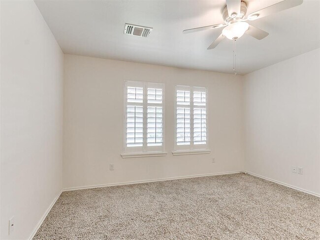 Building Photo - 906 Butterfly Wy