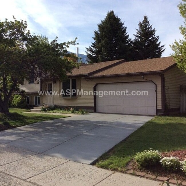 Building Photo - 2074 Newcastle Dr