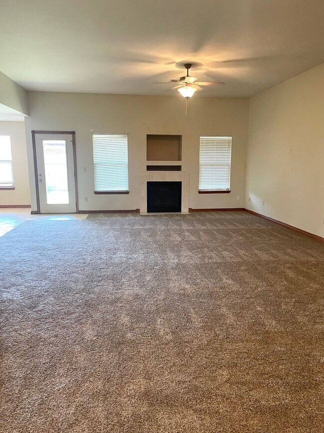 Building Photo - Beautiful 4-Bedroom Home