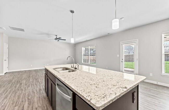 Building Photo - 4-Bedroom with Fenced Yard