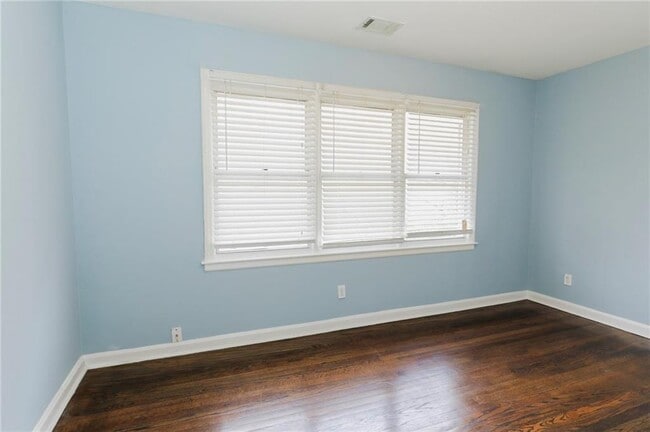 Building Photo - 164 Fairburn Rd SW