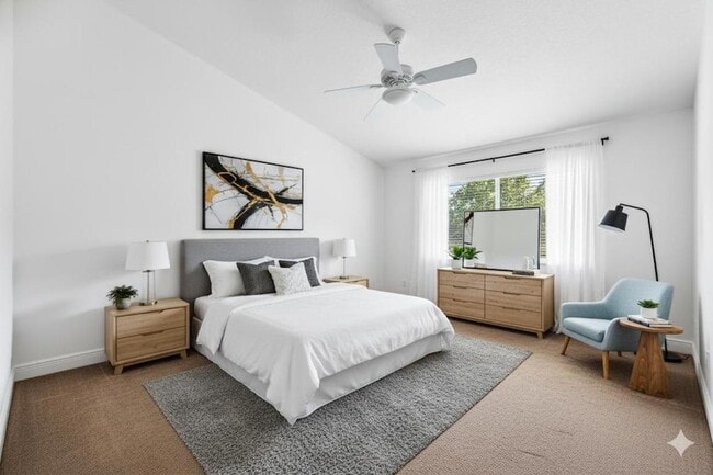 Building Photo - 2469 NE 14th St