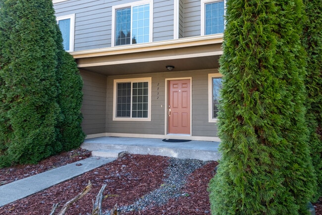 Building Photo - 2732 Hidden Springs Loop SE