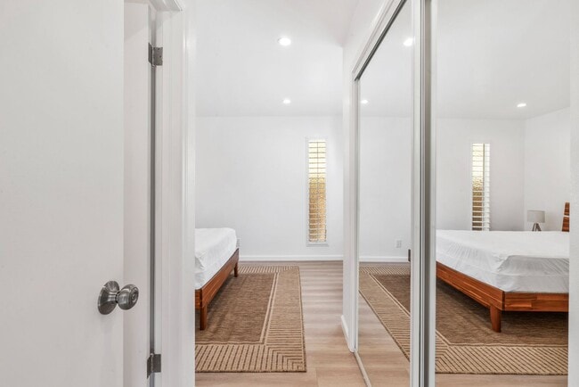 Building Photo - Move-In Ready Gem with Convenient Location