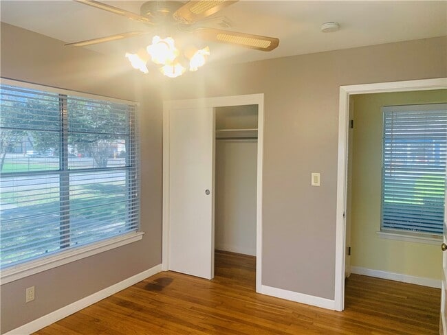 Building Photo - 307 N San Marcos St