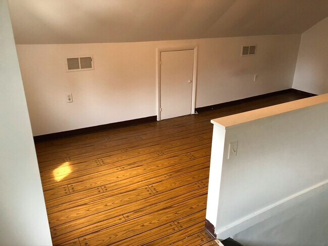 Building Photo - 153 Main St