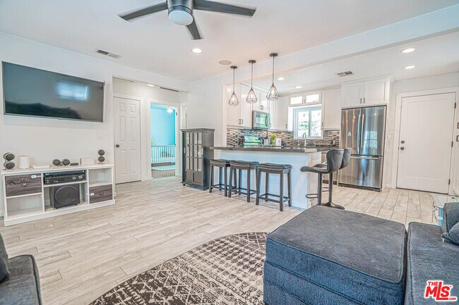 Building Photo - 7044 Garden Grove Ave