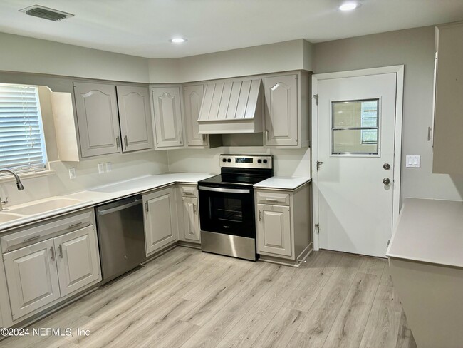 Building Photo - 509 Sunset Dr
