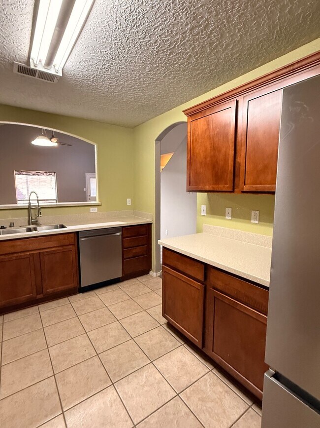 Building Photo - 2103 N Ensenada Cir SE