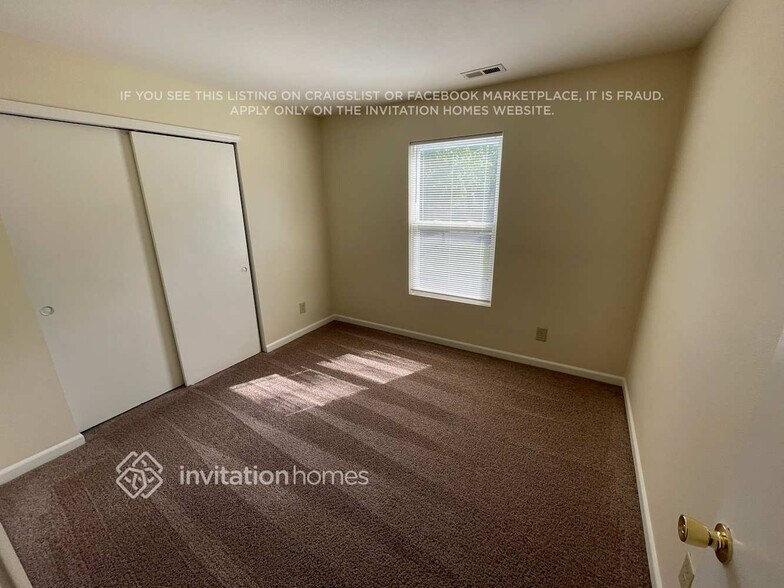 Building Photo - 866 Plaza Walk Dr