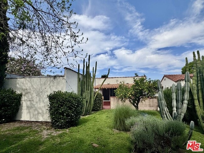 Building Photo - 3564 Dover St