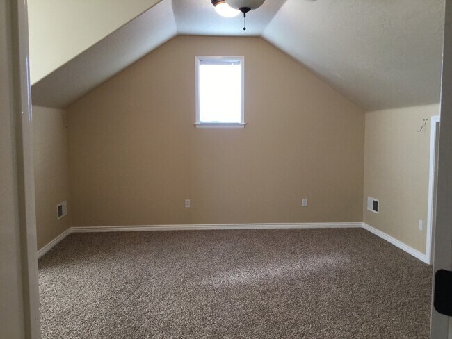 Building Photo - 680 E Havasupai St