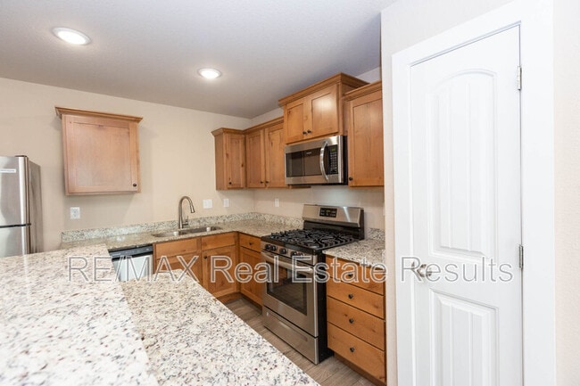 Building Photo - 1523 Purple Finch St