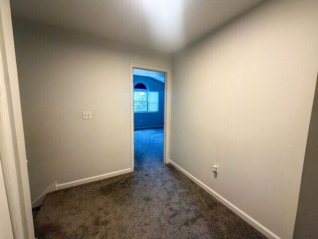 Building Photo - 1636 MacIntosh Way