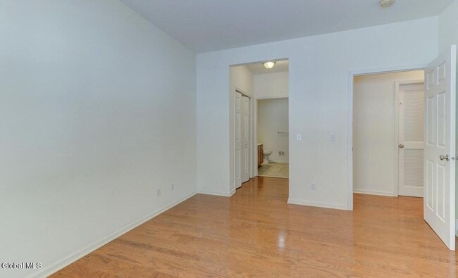 Building Photo - 42 Renaissance Ln