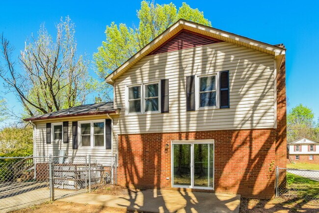 Building Photo - 365 Clover Hitch Dr