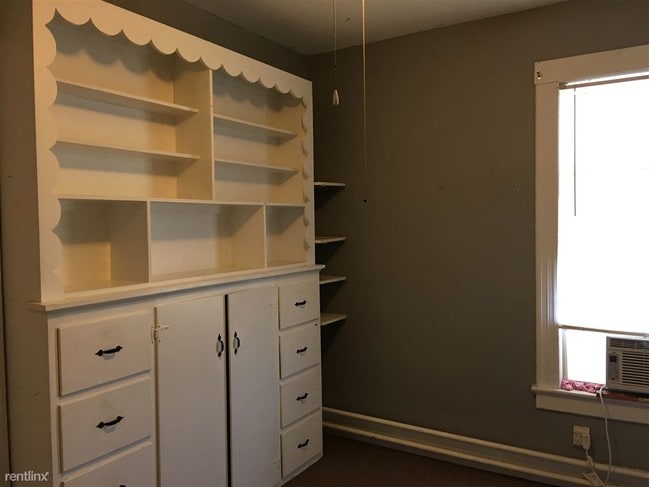 Building Photo - 399 deKoven Drive