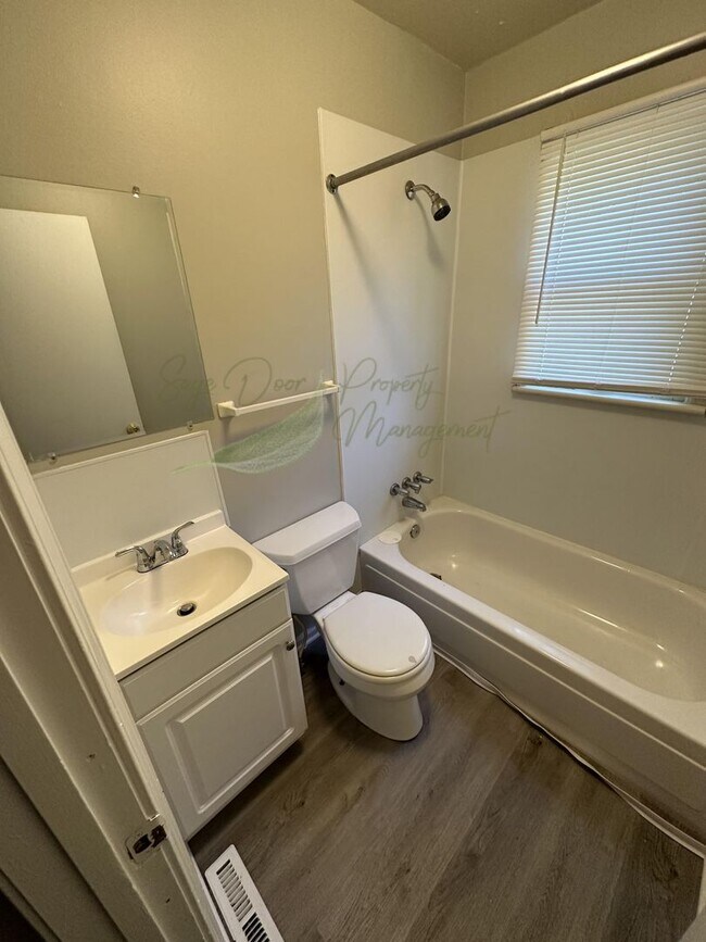 Building Photo - Charming 2 Bedroom Home in Raytown