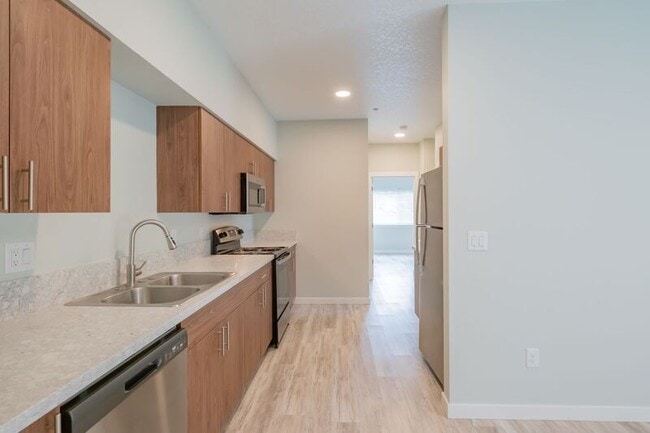 Building Photo - 13001 S Crompton Lane