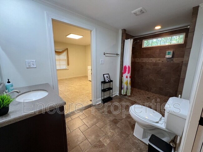 Building Photo - 105 Baybrook Ct