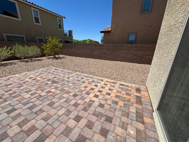 Building Photo - Charming 3-Bedroom Home with Spacious Back...