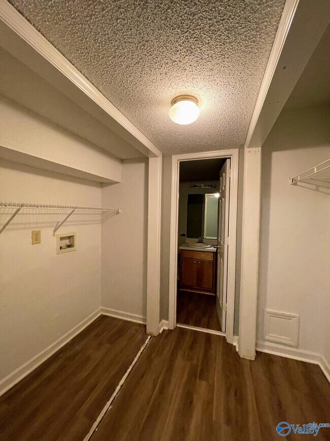 Building Photo - 6634 Willow Pointe Dr NW