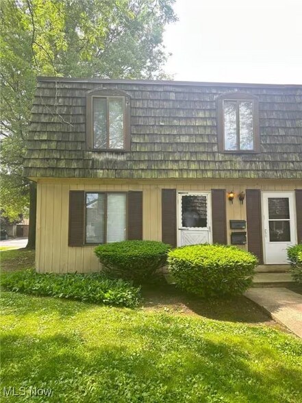 Building Photo - 1651 Mentor Ave
