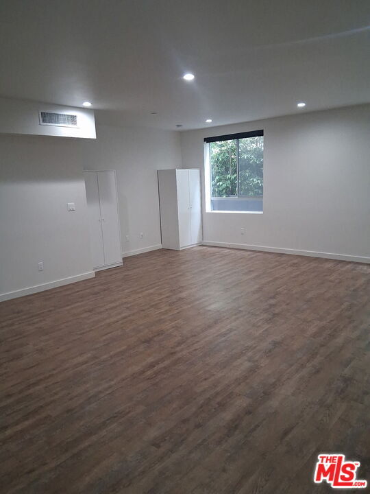 Building Photo - 124 S Croft Ave