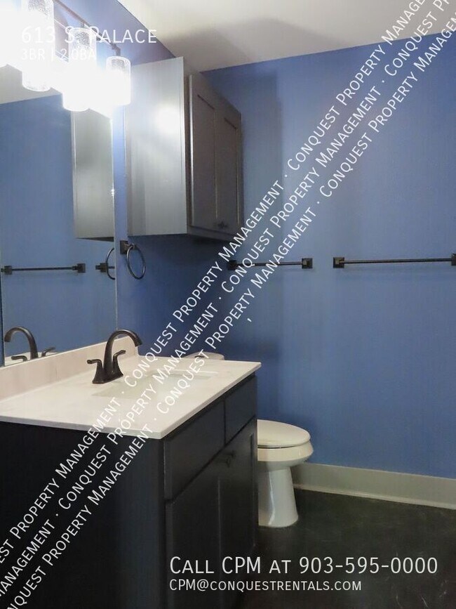 Building Photo - 613 S. Palace-