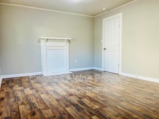 Building Photo - 410 Carolina Ave