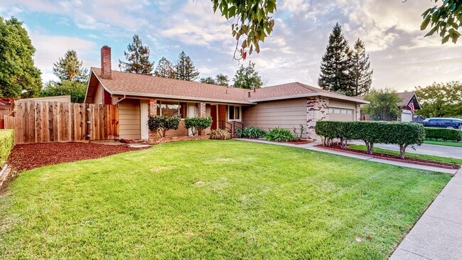 Building Photo - Meticulously Maintained Four Bedroom Singl...
