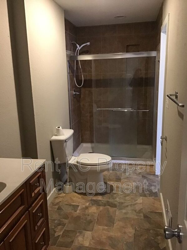 Building Photo - 5034 Hawthorne Ave