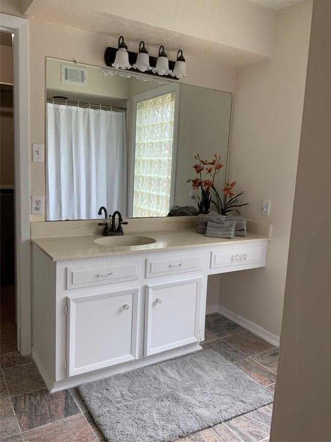 Building Photo - 614 Ellingham Dr