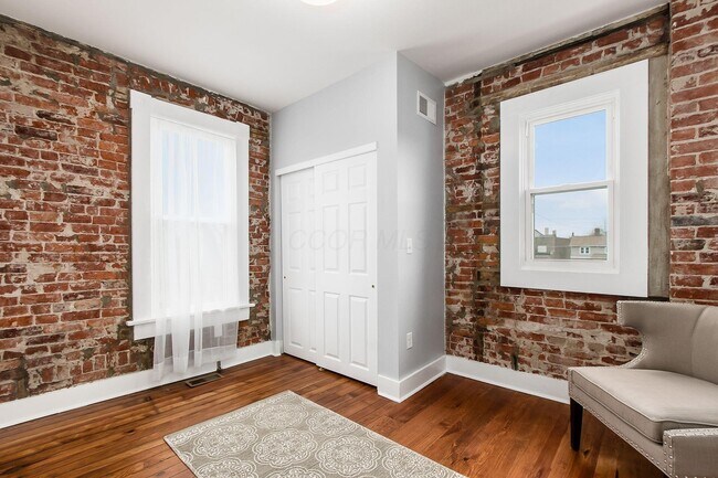 Building Photo - 1013 E Rich St