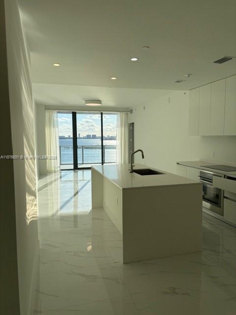 Primary Photo - 700 NE 24th St