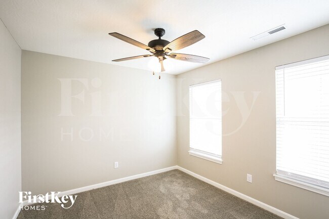 Building Photo - 663 Van Buren St