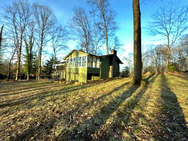 Building Photo - Farragut Cul-de-Sac Home on ½ Acre | 3BR + Sunroom | Walk to Greenway & Farragut HS