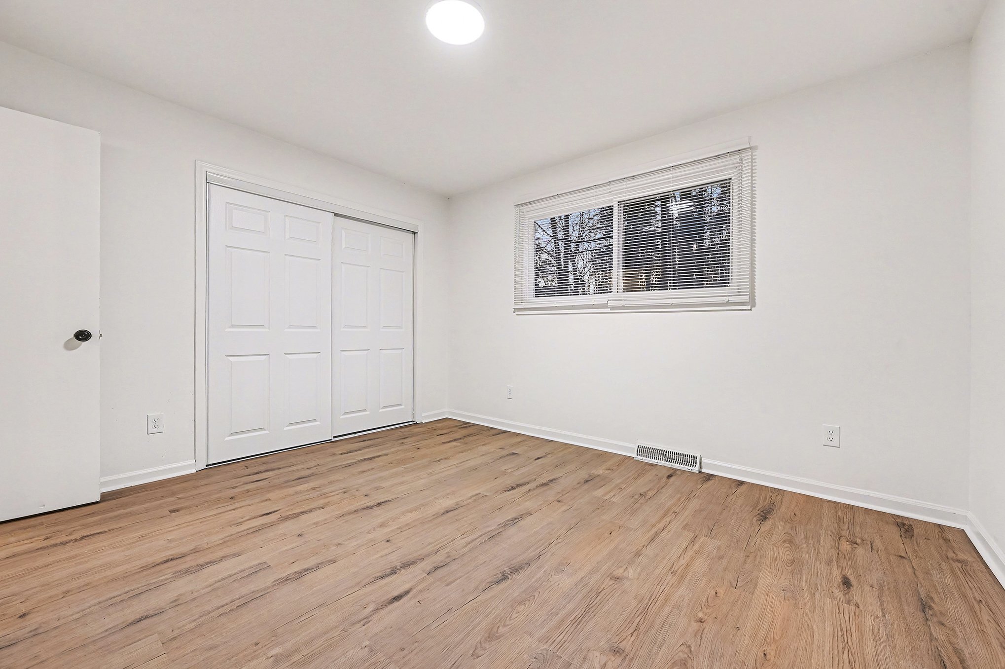 Building Photo - 5001 Lakecrest Dr
