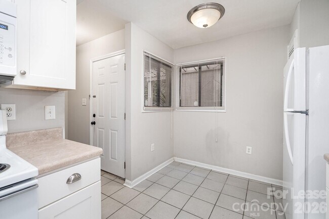 Building Photo - 8005 Horse Chestnut Ln