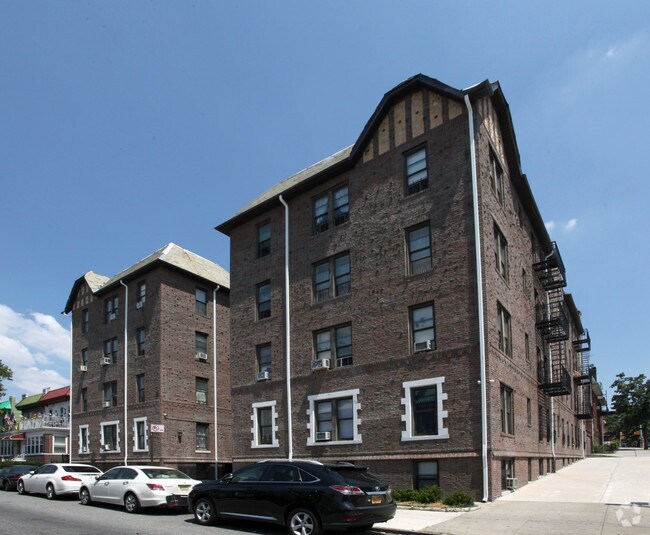 Building Photo - 579 61st St