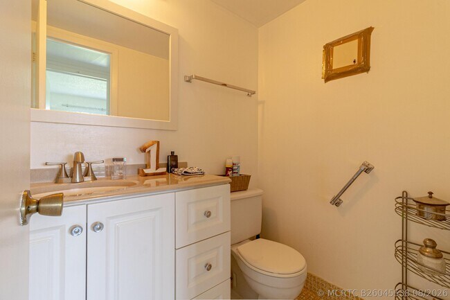 Building Photo - 158 Mansfield D